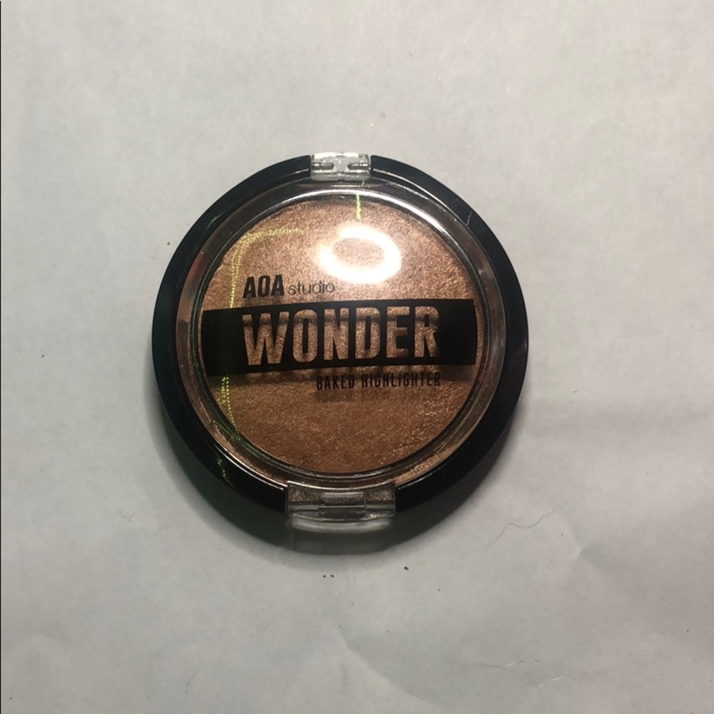 AOA Studios highlighter macaroon